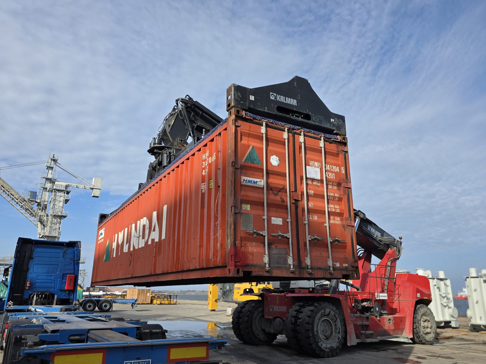 Container handling at the terminal