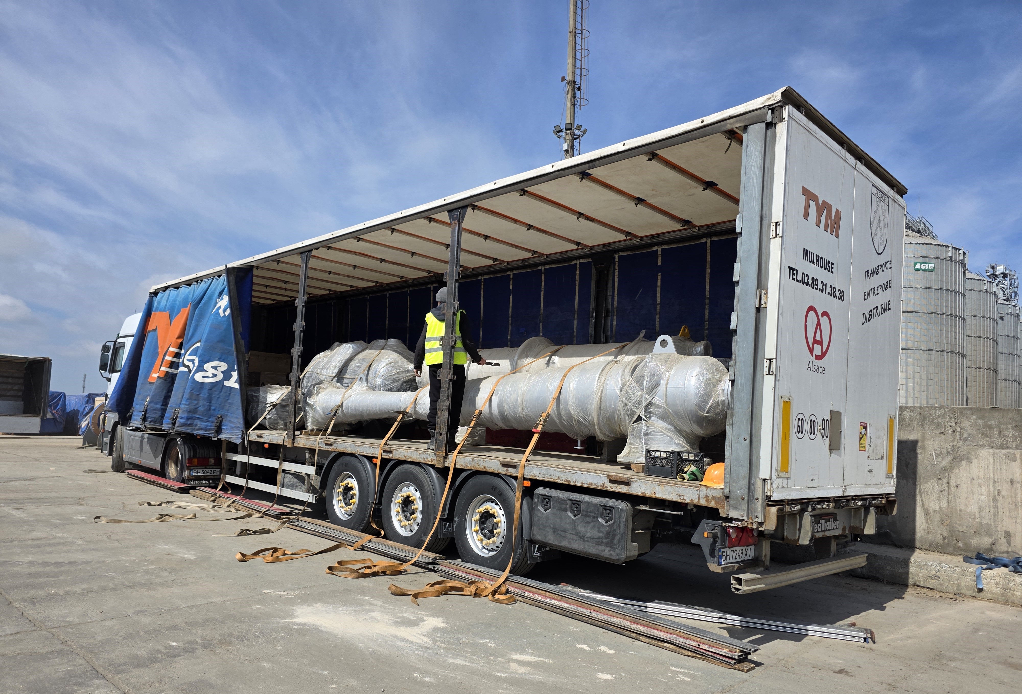 Oversized cargo movement